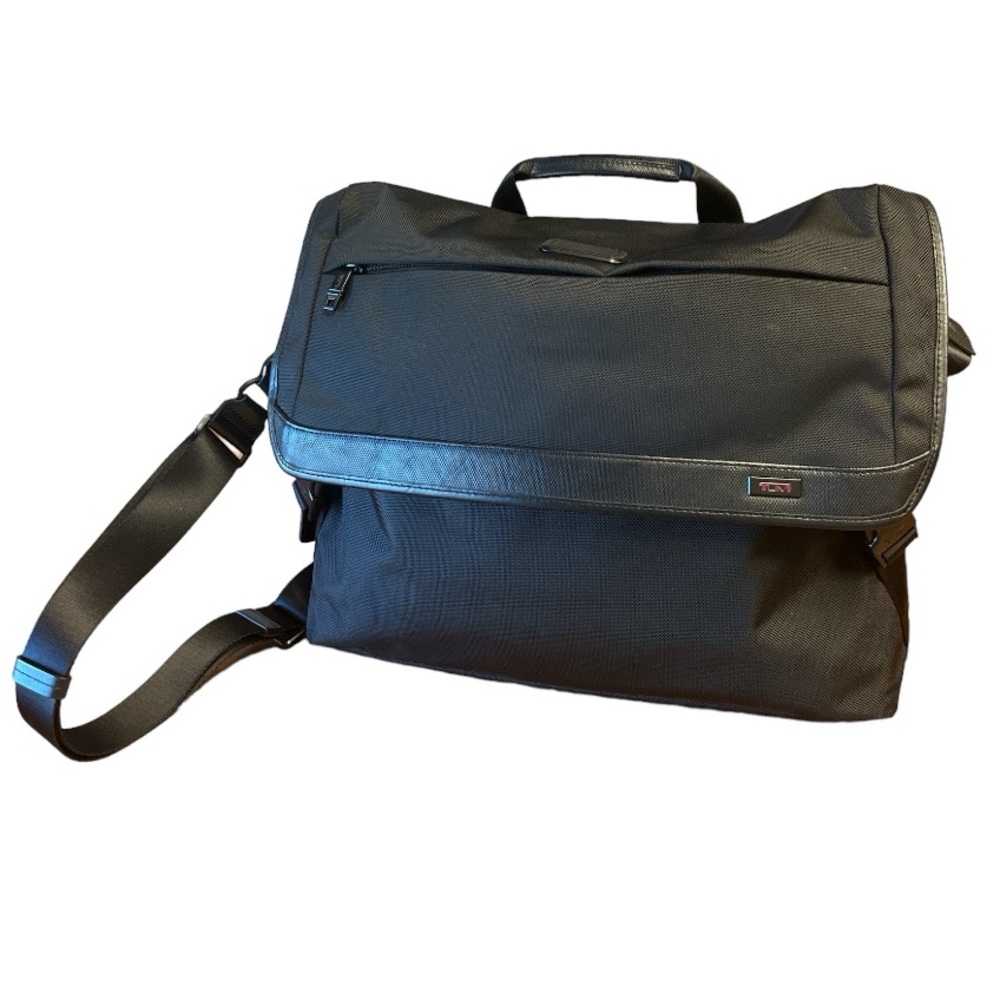 Tumi Alpha 2 Messanger Style Expandable Laptop Bag